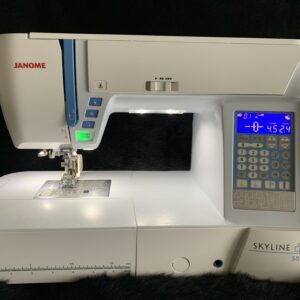 Janome Skyline S5 — Excellent Condition